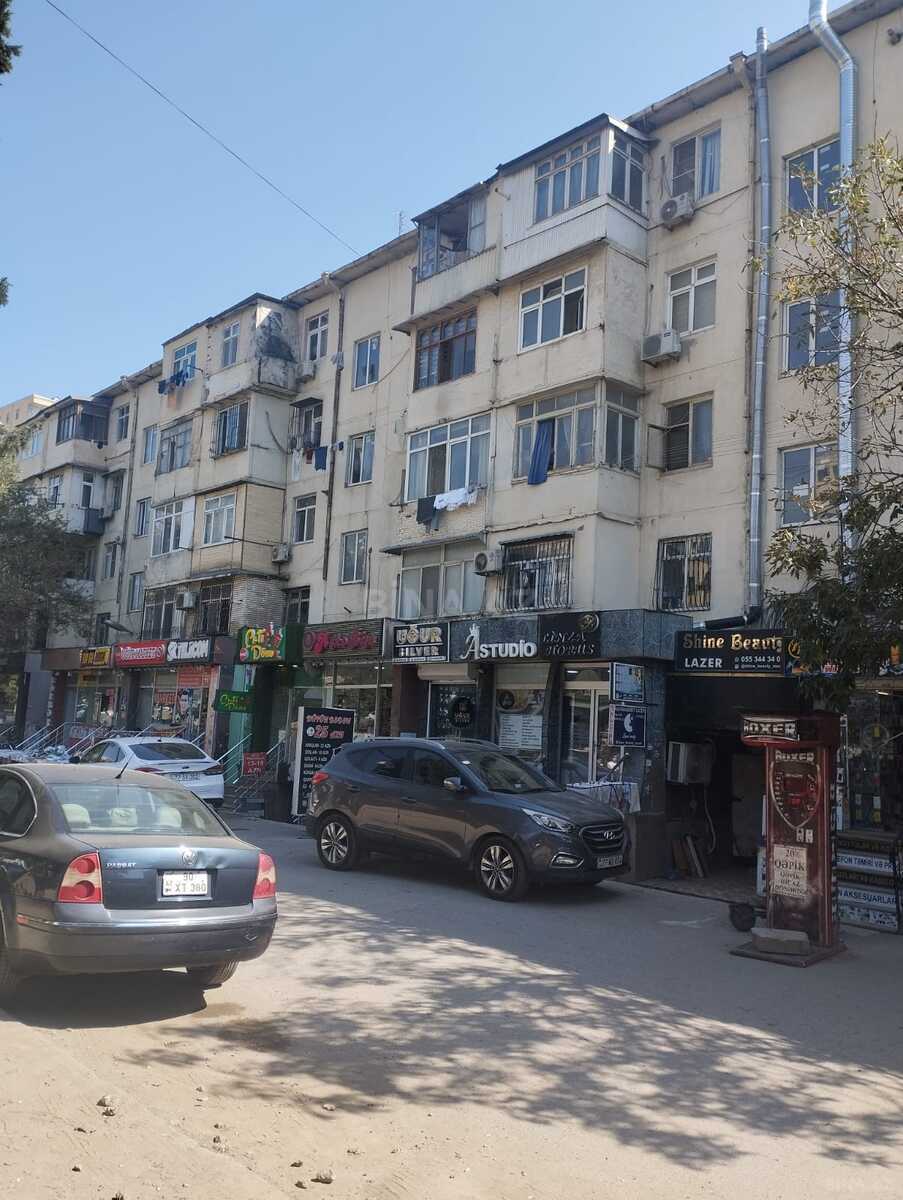 3 otaqlı Köhnə tikili, Memar Əcəmi m., Bakı