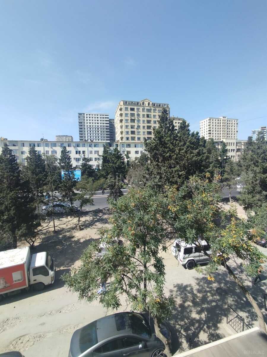 3 otaqlı Köhnə tikili, Memar Əcəmi m., Bakı