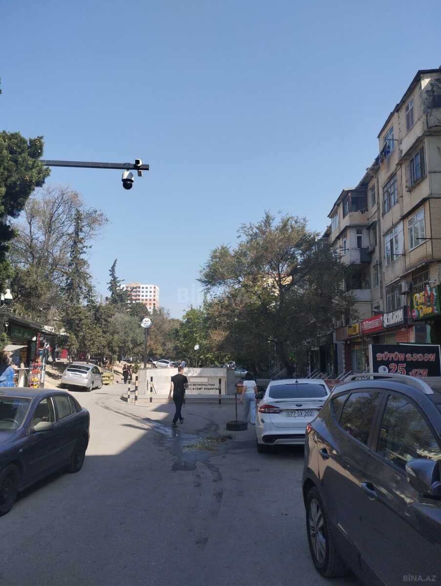 3 otaqlı Köhnə tikili, Memar Əcəmi m., Bakı