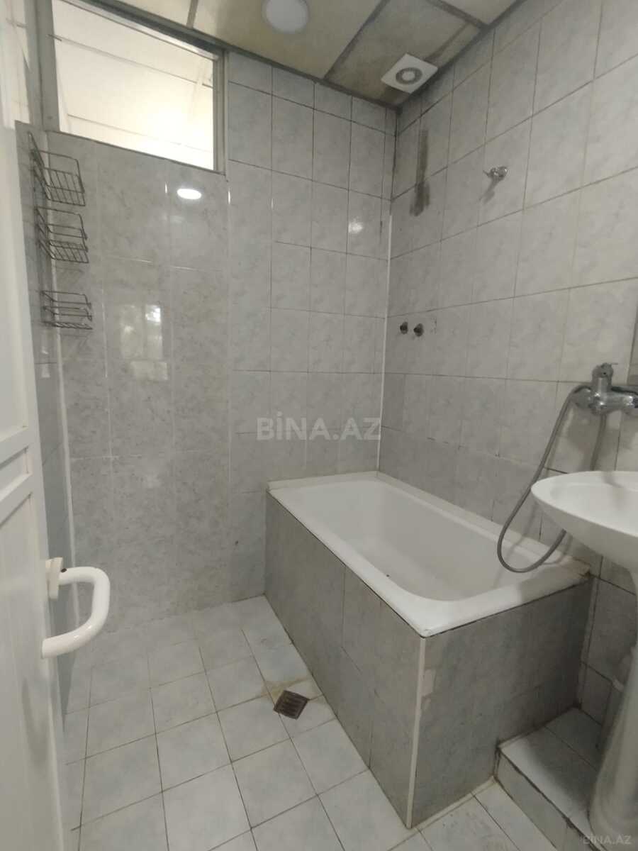 3 otaqlı Köhnə tikili, Memar Əcəmi m., Bakı