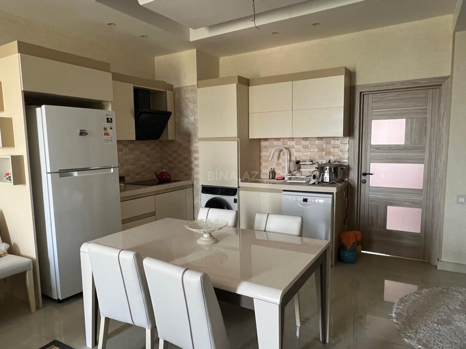 3 otaqlı Yeni tikili, Şah İsmayıl Xətai m., Bakı