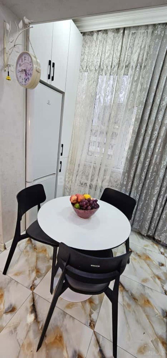 3 otaqlı Köhnə tikili, Elmlər Akademiyası m., Bakı