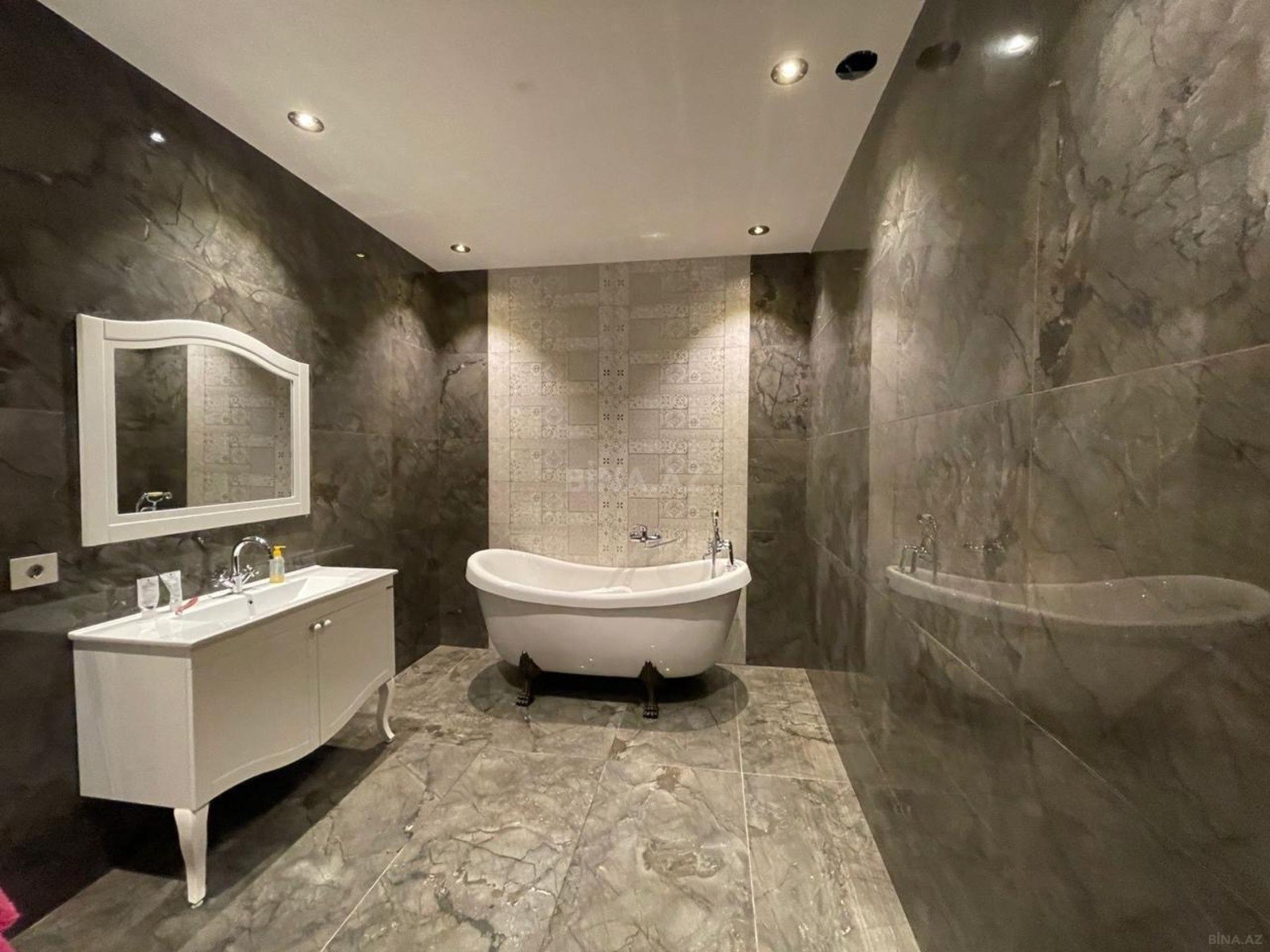 8 otaqlı Həyət evi/Bağ evi, Badamdar q., Bakı