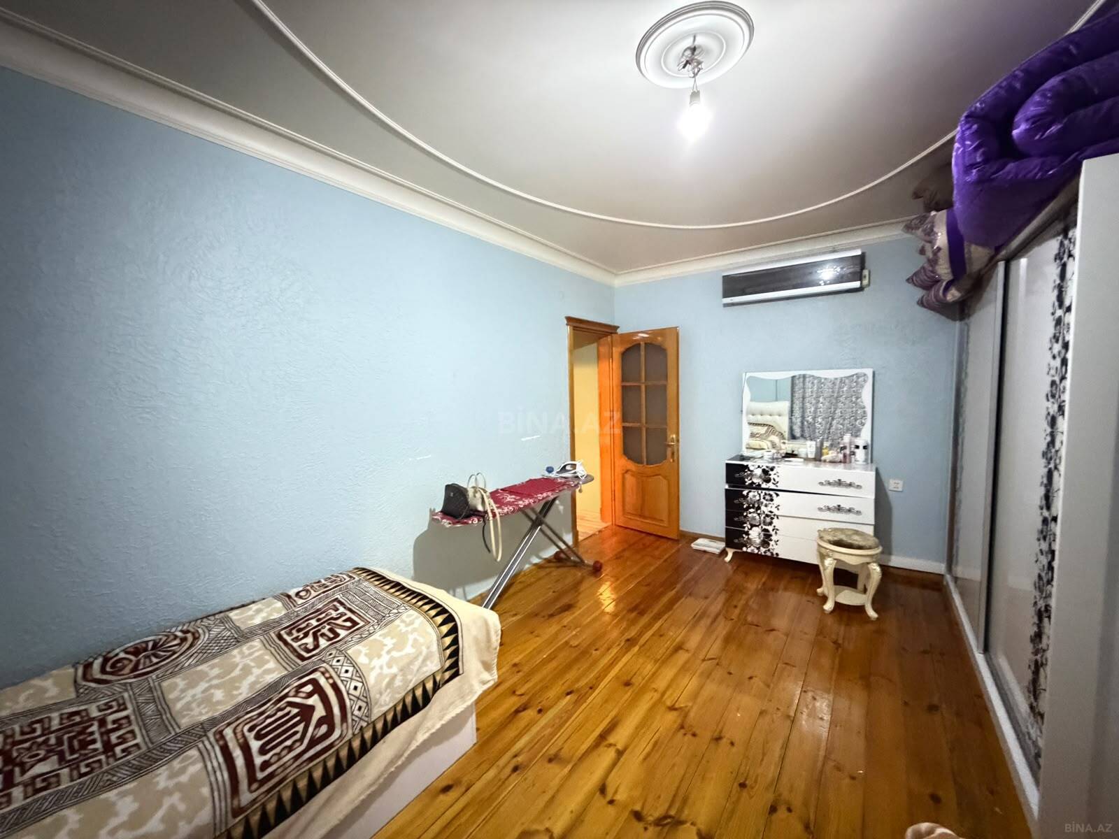 5 otaqlı Köhnə tikili, Xalqlar Dostluğu m., Bakı