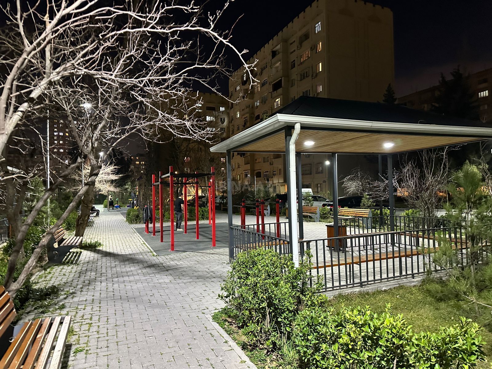 5 otaqlı Köhnə tikili, Xalqlar Dostluğu m., Bakı