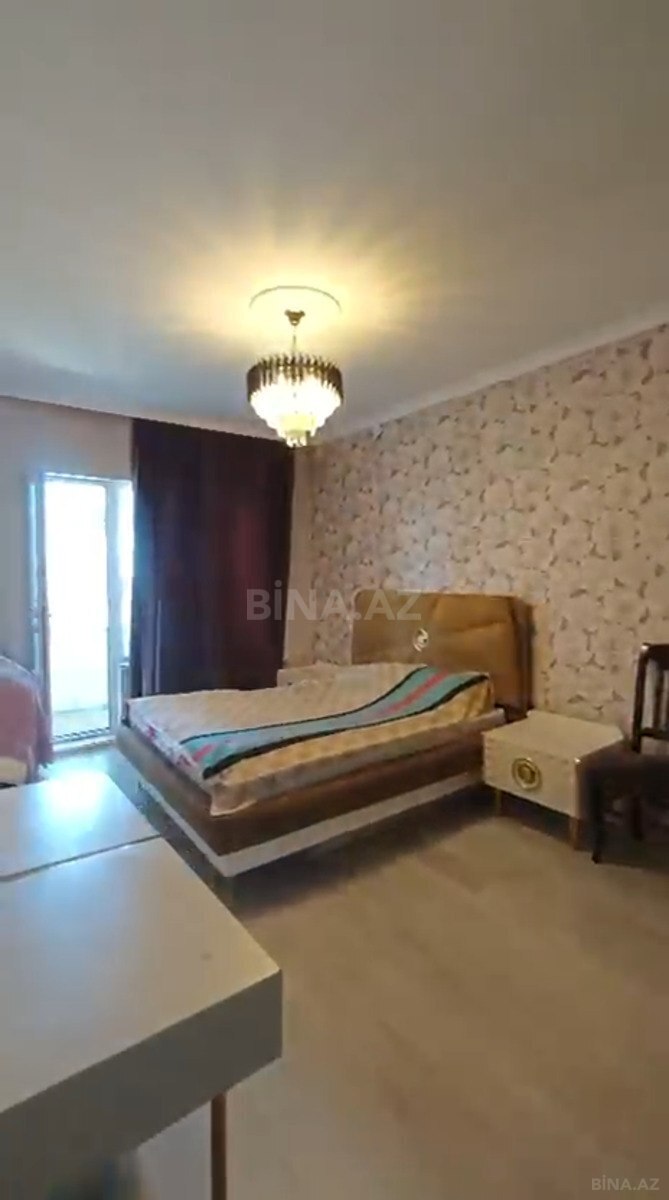 3 otaqlı Köhnə tikili, Bakıxanov q., Bakı