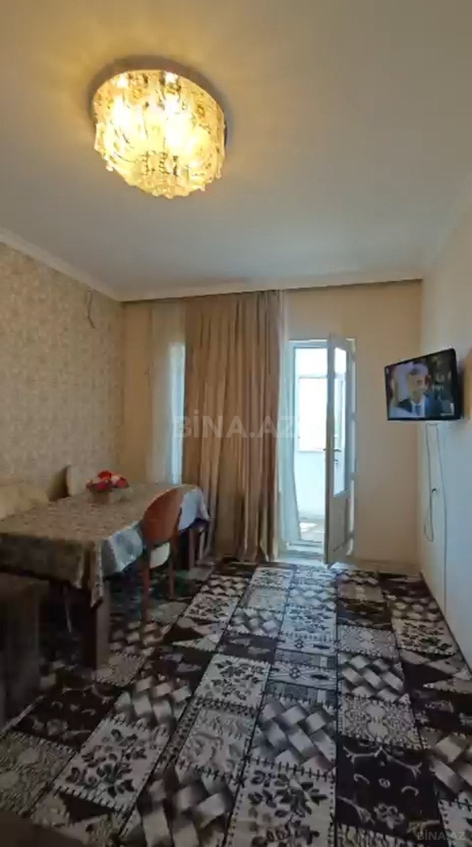 3 otaqlı Köhnə tikili, Bakıxanov q., Bakı