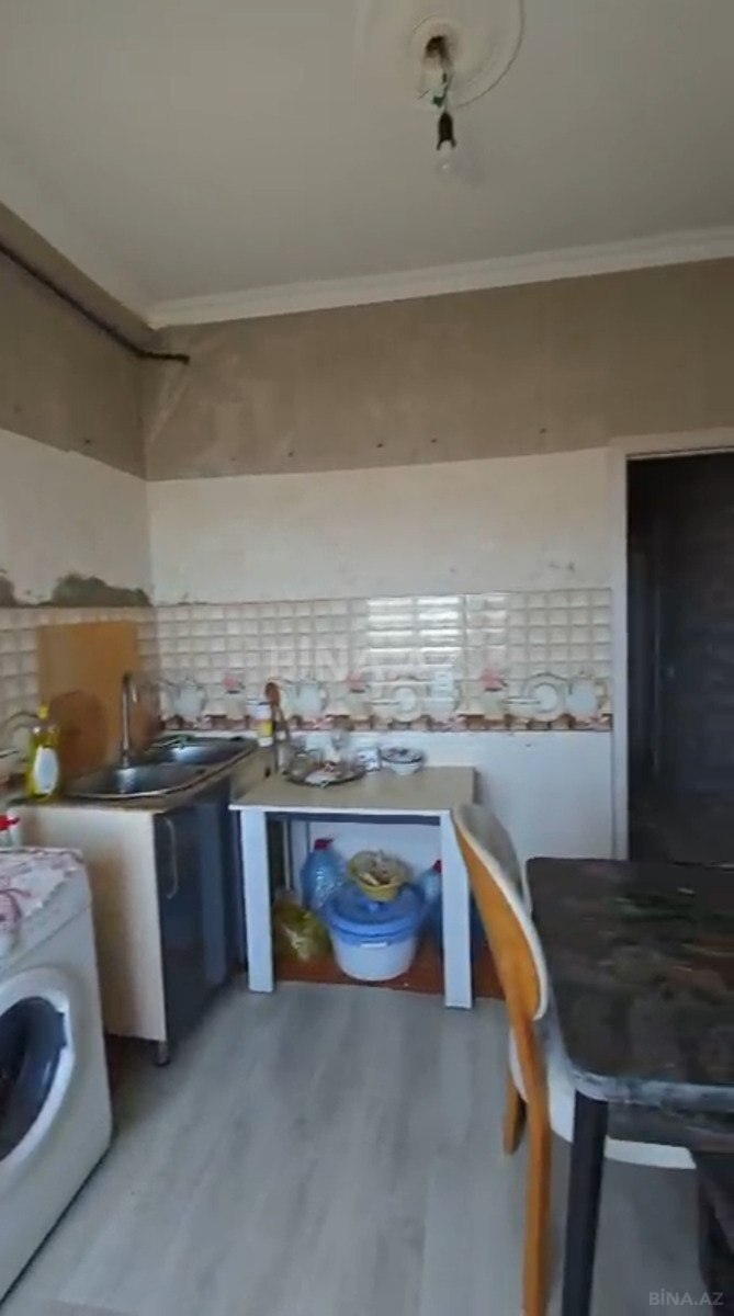 3 otaqlı Köhnə tikili, Bakıxanov q., Bakı