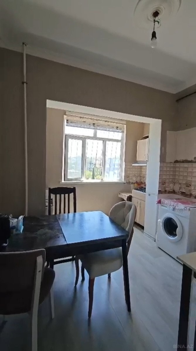 3 otaqlı Köhnə tikili, Bakıxanov q., Bakı