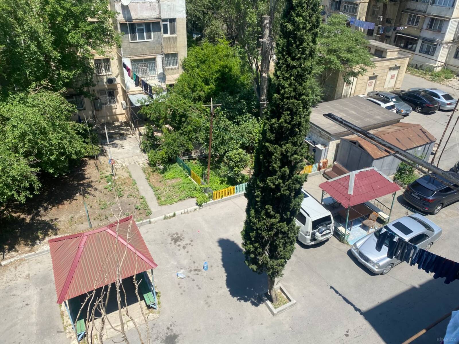 4 otaqlı Köhnə tikili, Xalqlar Dostluğu m., Bakı