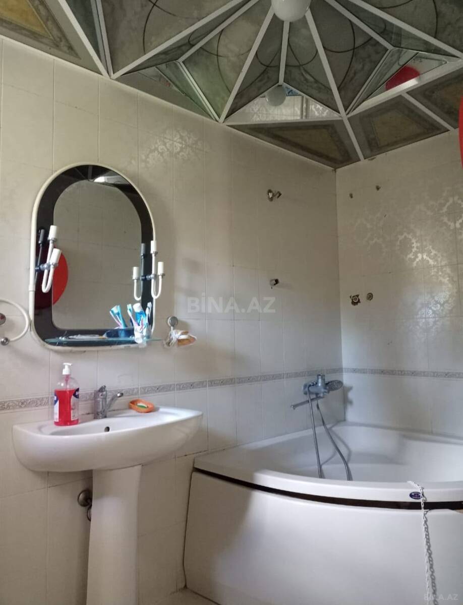 3 otaqlı Köhnə tikili, Elmlər Akademiyası m., Bakı