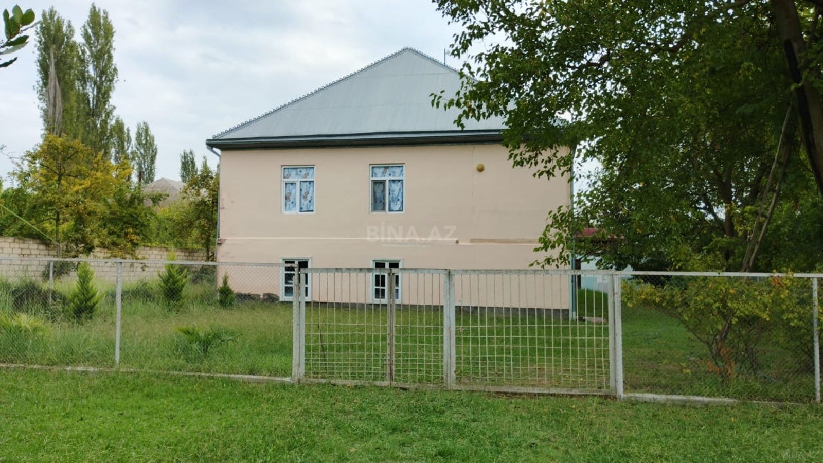 5 otaqlı Həyət evi/Bağ evi, Ucar