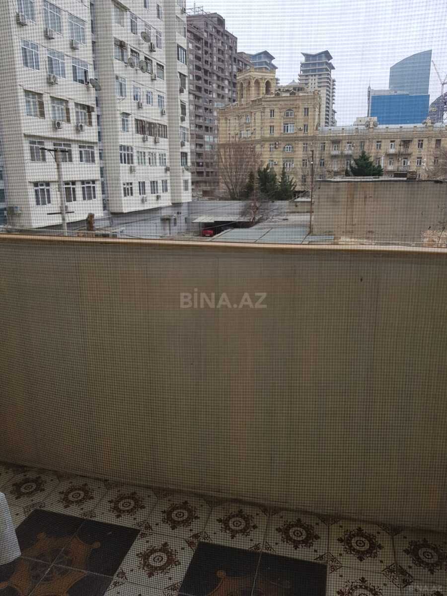 3 otaqlı Köhnə tikili, 28 May m., Bakı