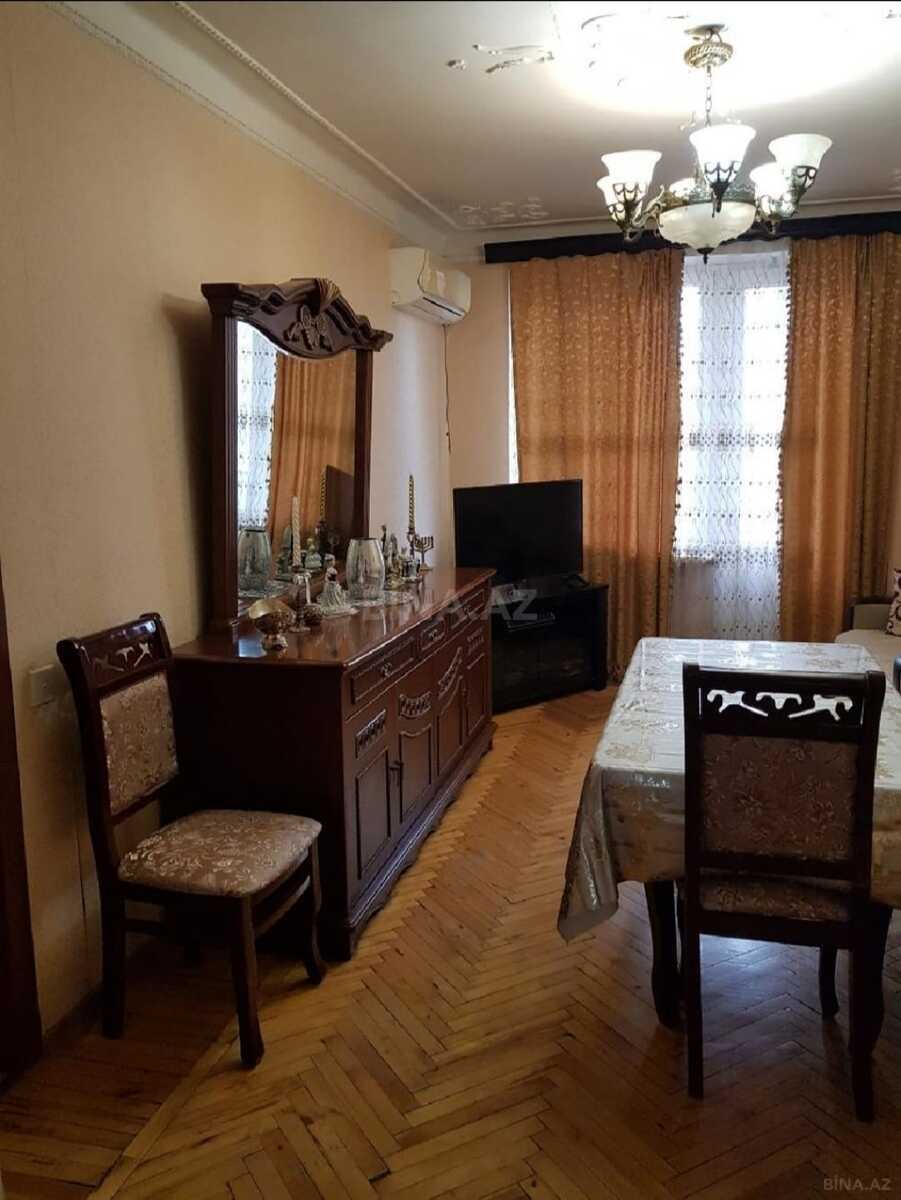 3 otaqlı Köhnə tikili, 28 May m., Bakı