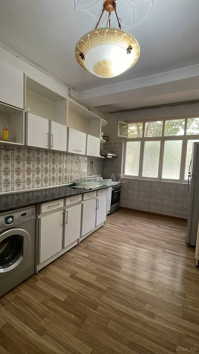 3 otaqlı Köhnə tikili, Elmlər Akademiyası m., Bakı