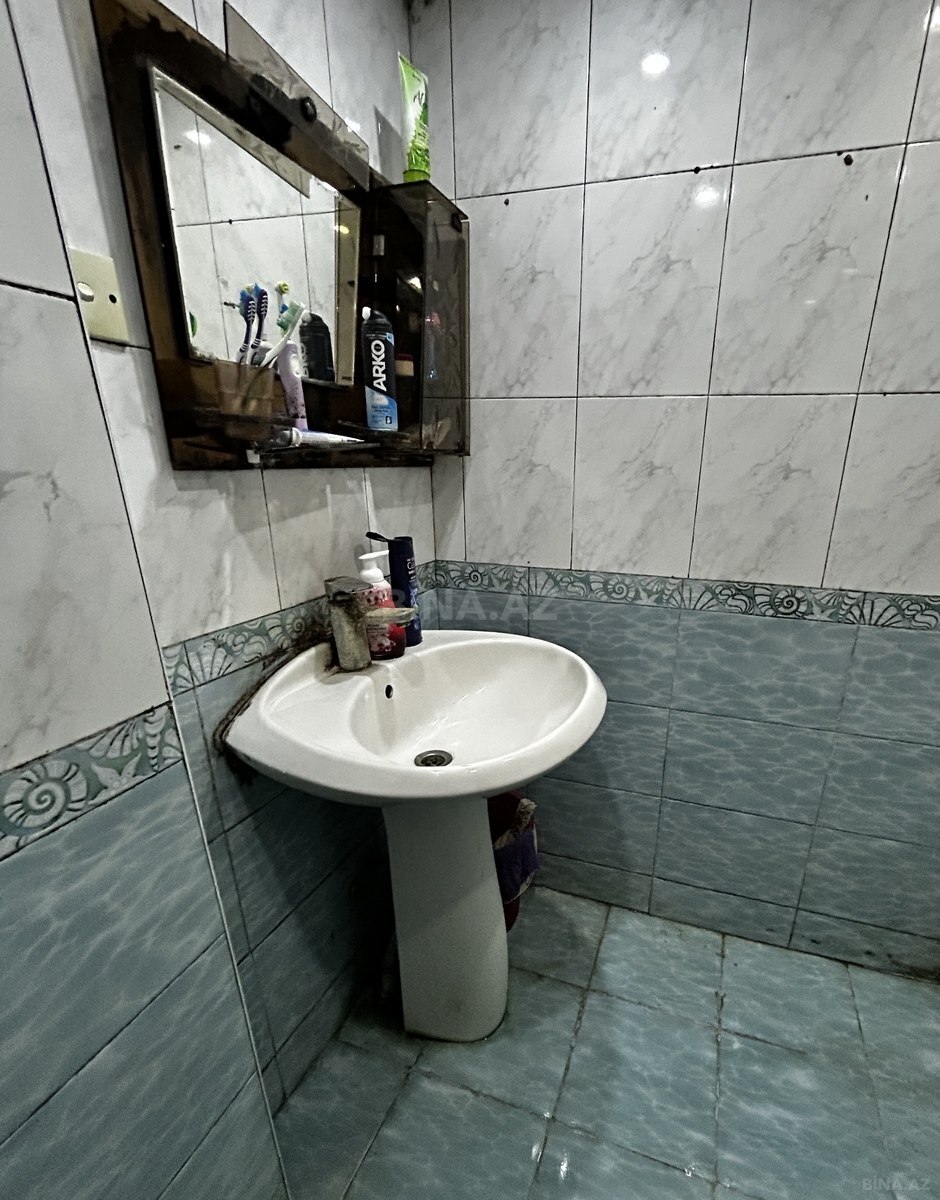 3 otaqlı Köhnə tikili, Bakıxanov q., Bakı
