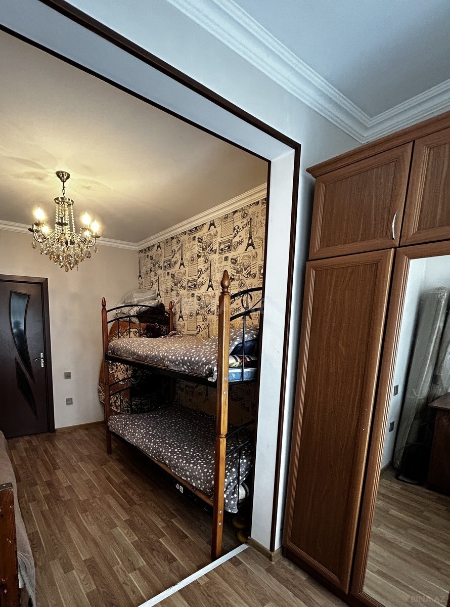 3 otaqlı Köhnə tikili, Bakıxanov q., Bakı