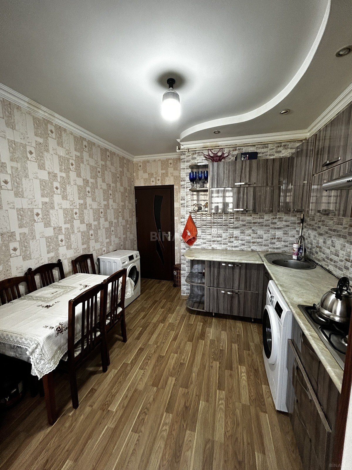 3 otaqlı Köhnə tikili, Bakıxanov q., Bakı