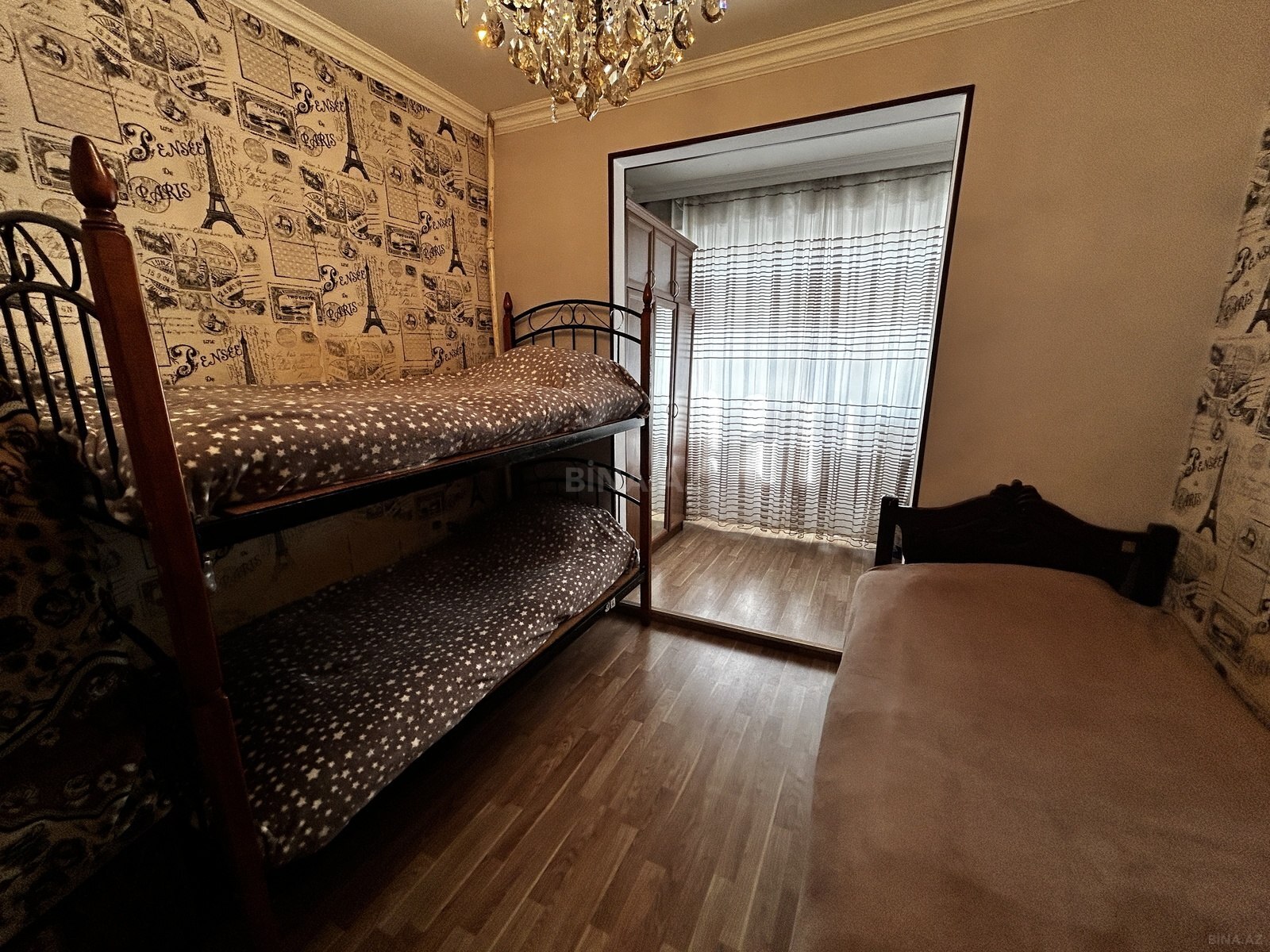 3 otaqlı Köhnə tikili, Bakıxanov q., Bakı