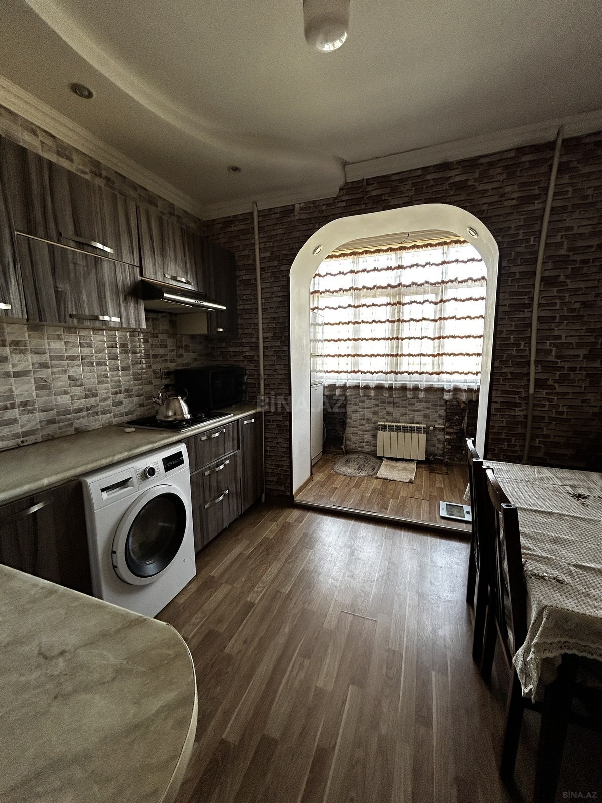 3 otaqlı Köhnə tikili, Bakıxanov q., Bakı