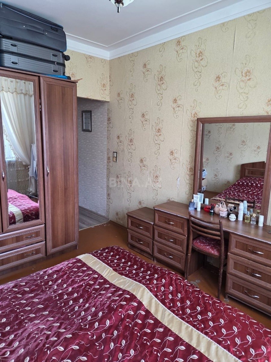 3 otaqlı Köhnə tikili, Həzi Aslanov m., Bakı