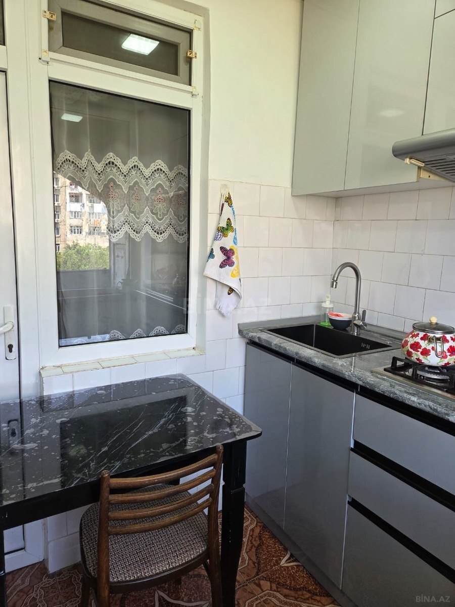 3 otaqlı Köhnə tikili, Həzi Aslanov m., Bakı
