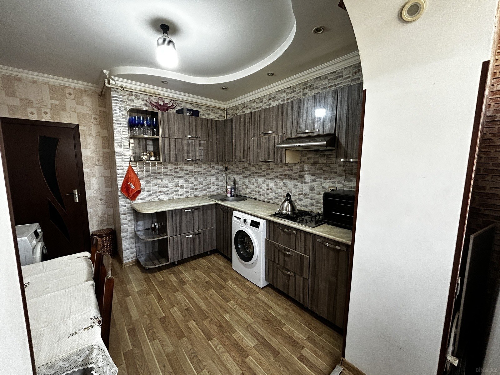 3 otaqlı Köhnə tikili, Bakıxanov q., Bakı