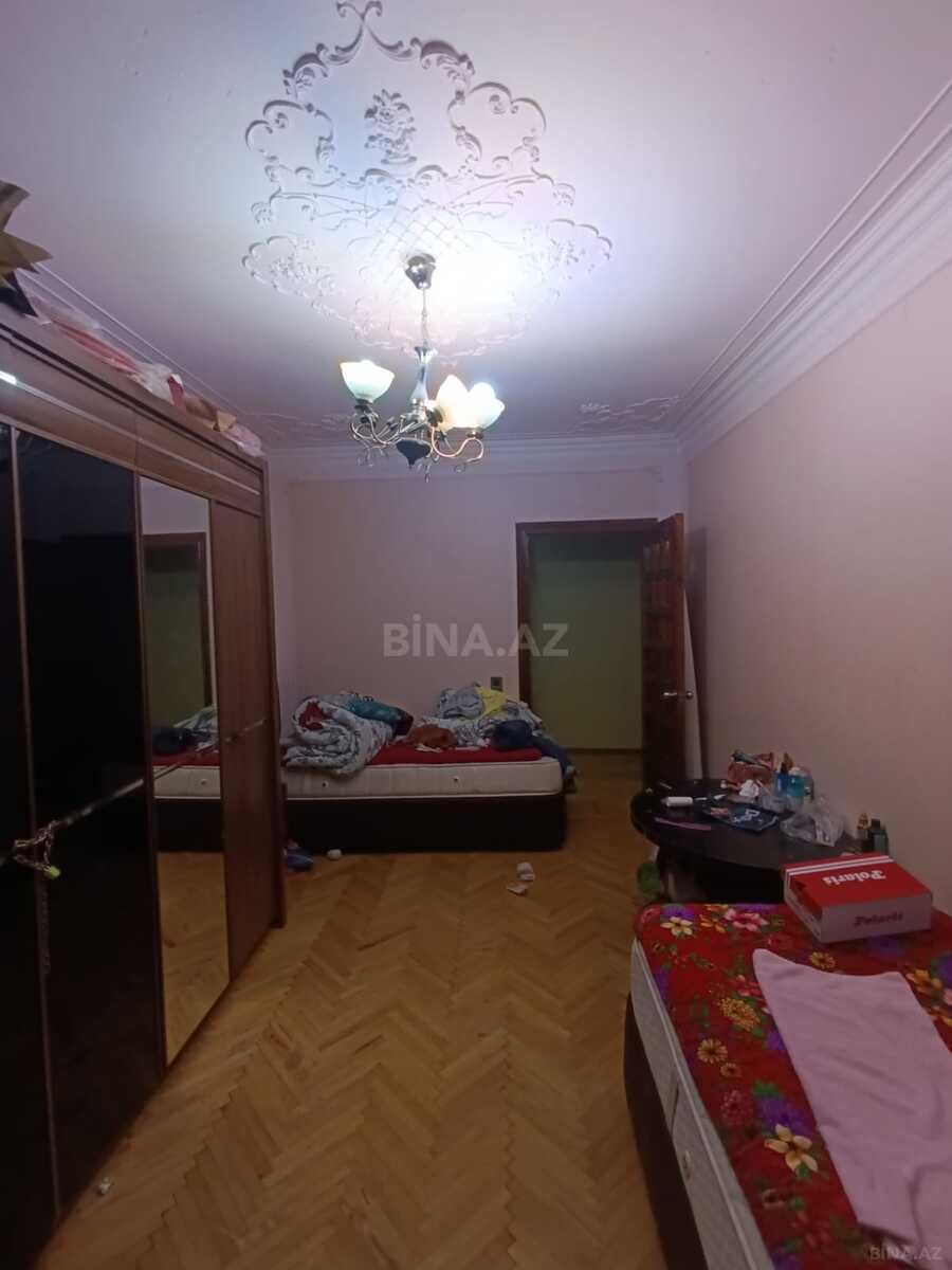 3 otaqlı Köhnə tikili, Elmlər Akademiyası m., Bakı