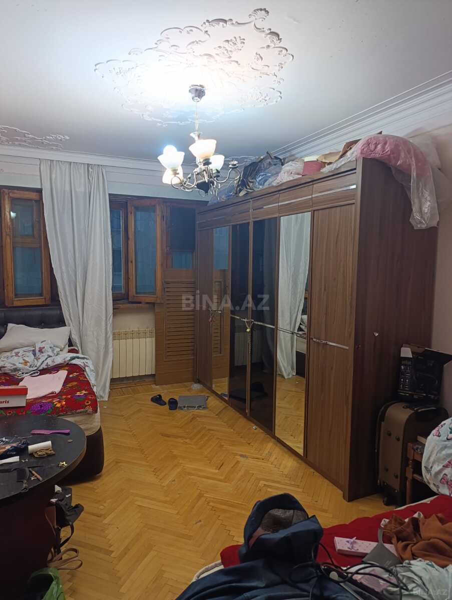 3 otaqlı Köhnə tikili, Elmlər Akademiyası m., Bakı