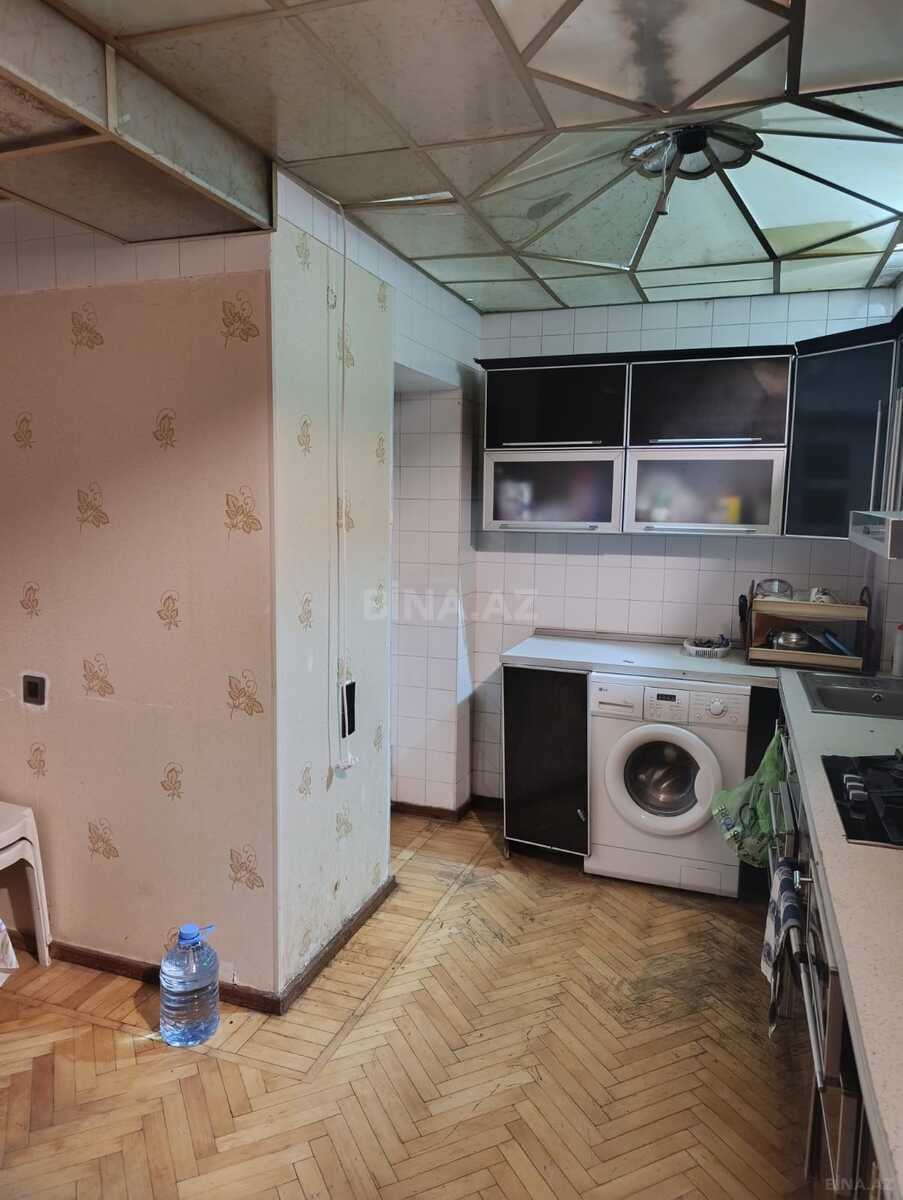 3 otaqlı Köhnə tikili, Elmlər Akademiyası m., Bakı