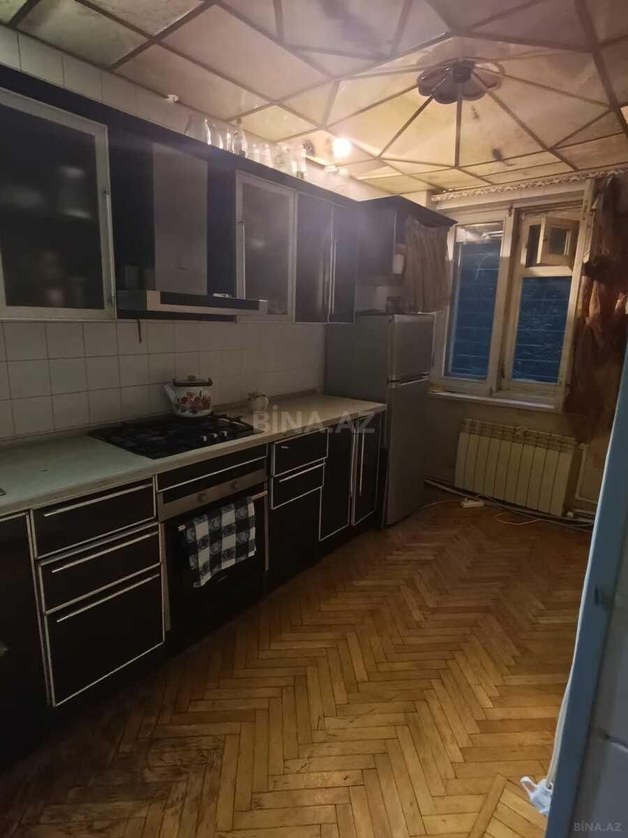 3 otaqlı Köhnə tikili, Elmlər Akademiyası m., Bakı