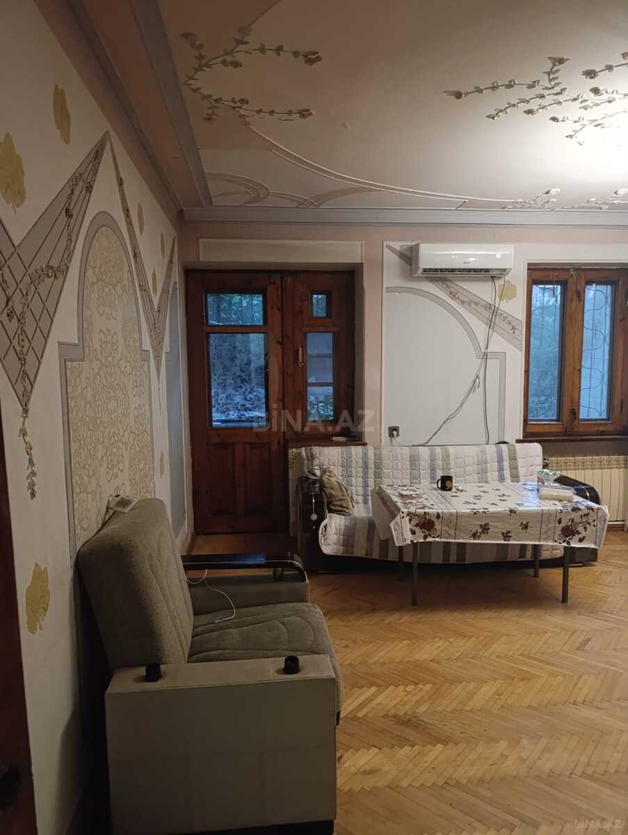 3 otaqlı Köhnə tikili, Elmlər Akademiyası m., Bakı