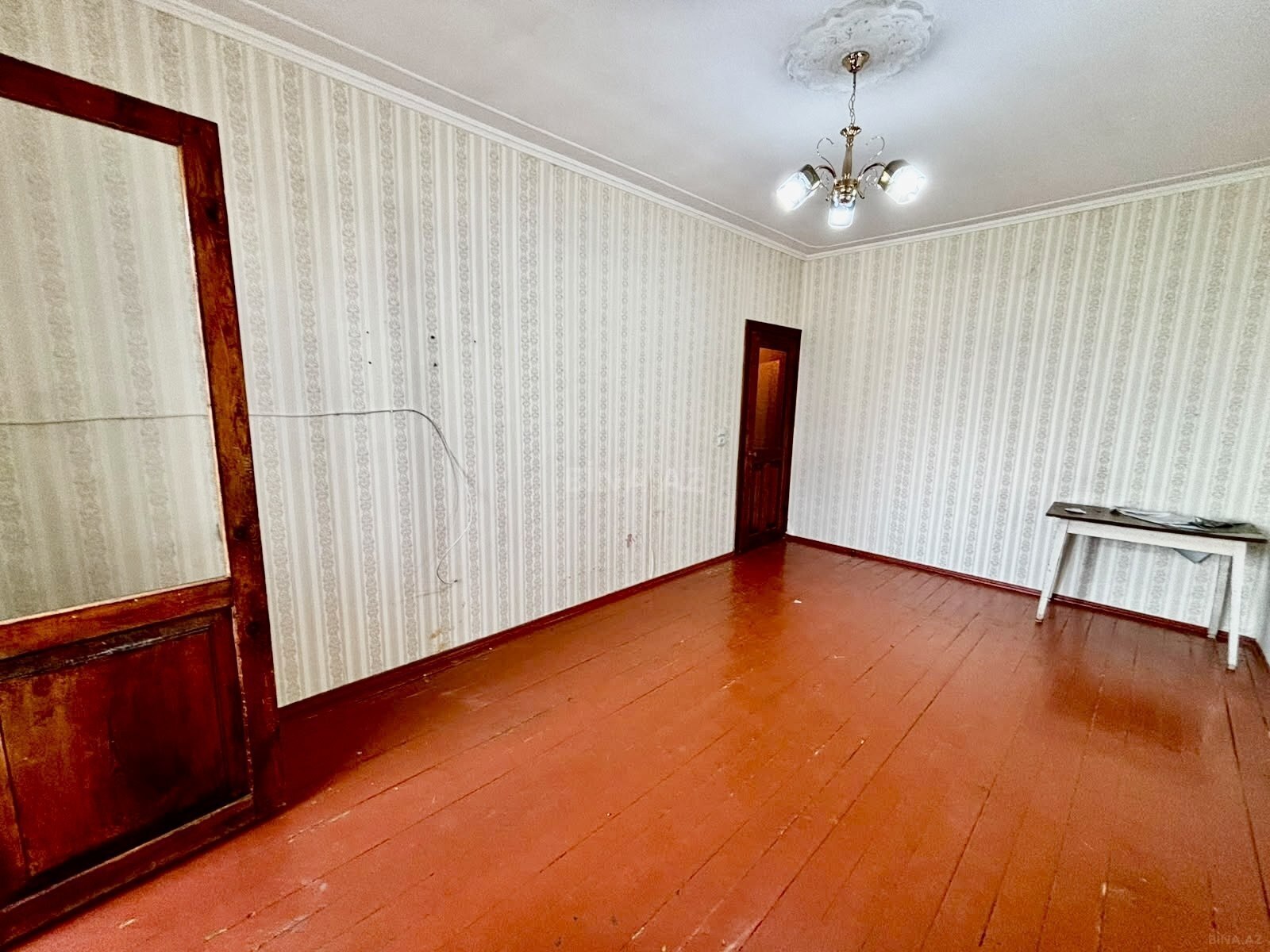 3 otaqlı Köhnə tikili, Xalqlar Dostluğu m., Bakı