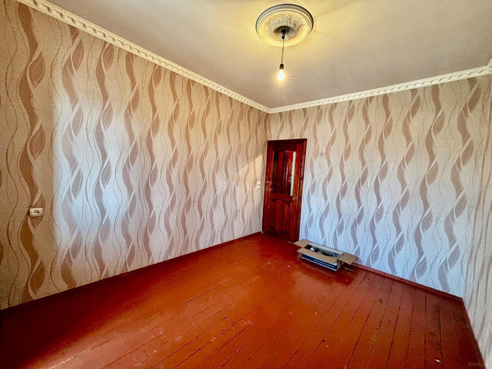 3 otaqlı Köhnə tikili, Xalqlar Dostluğu m., Bakı