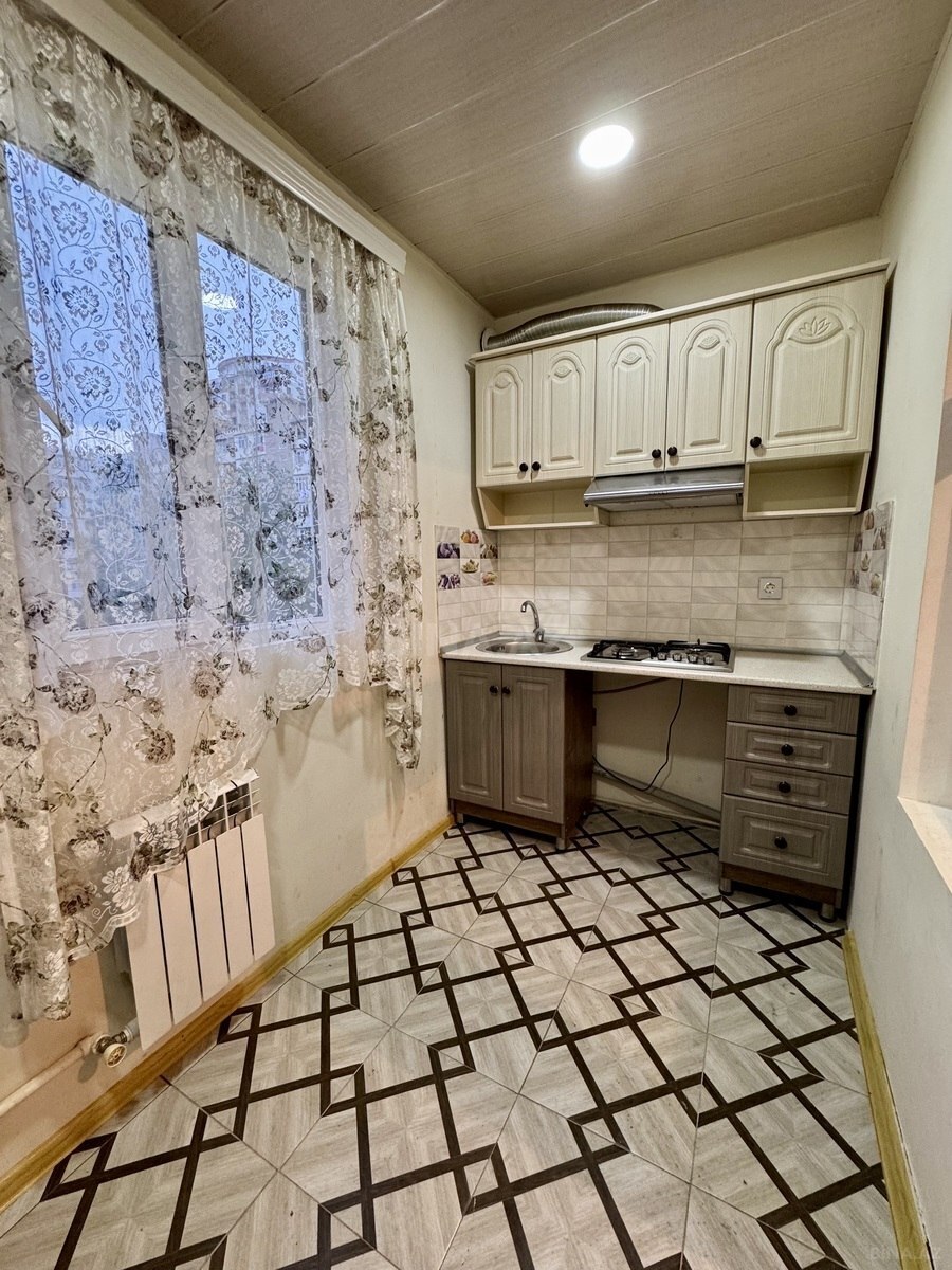 2 otaqlı Köhnə tikili, İnşaatçılar m., Bakı