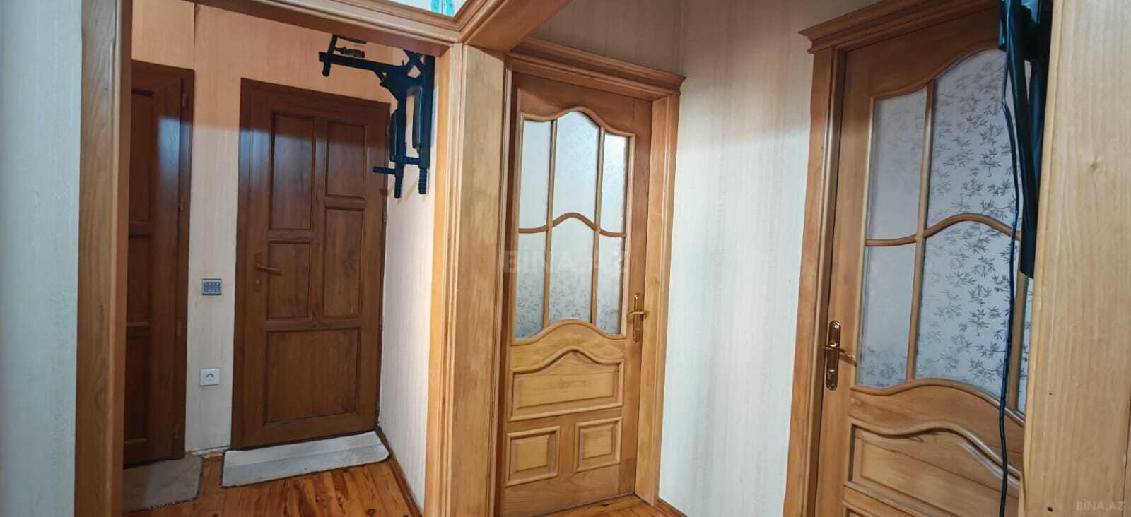 3 otaqlı Köhnə tikili, Həzi Aslanov m., Bakı