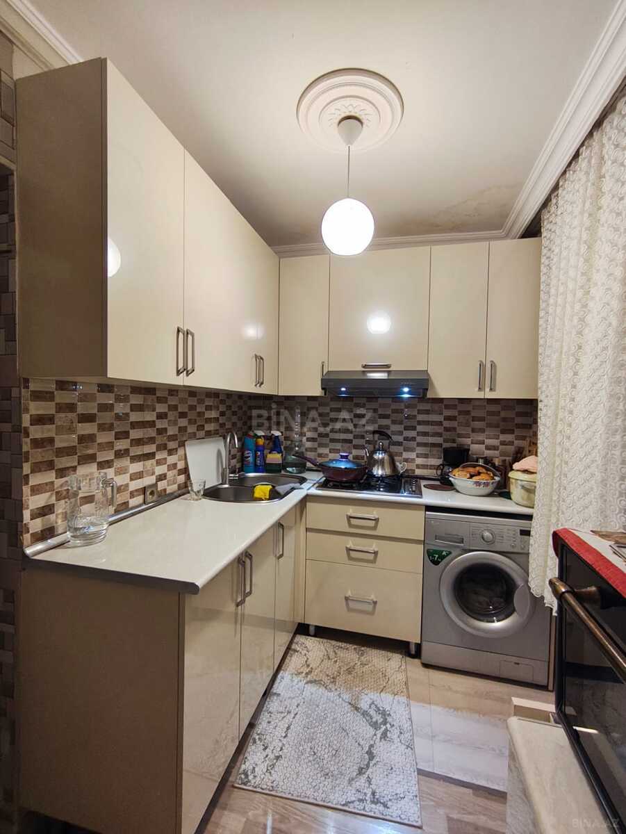 3 otaqlı Köhnə tikili, Qara Qarayev m., Bakı