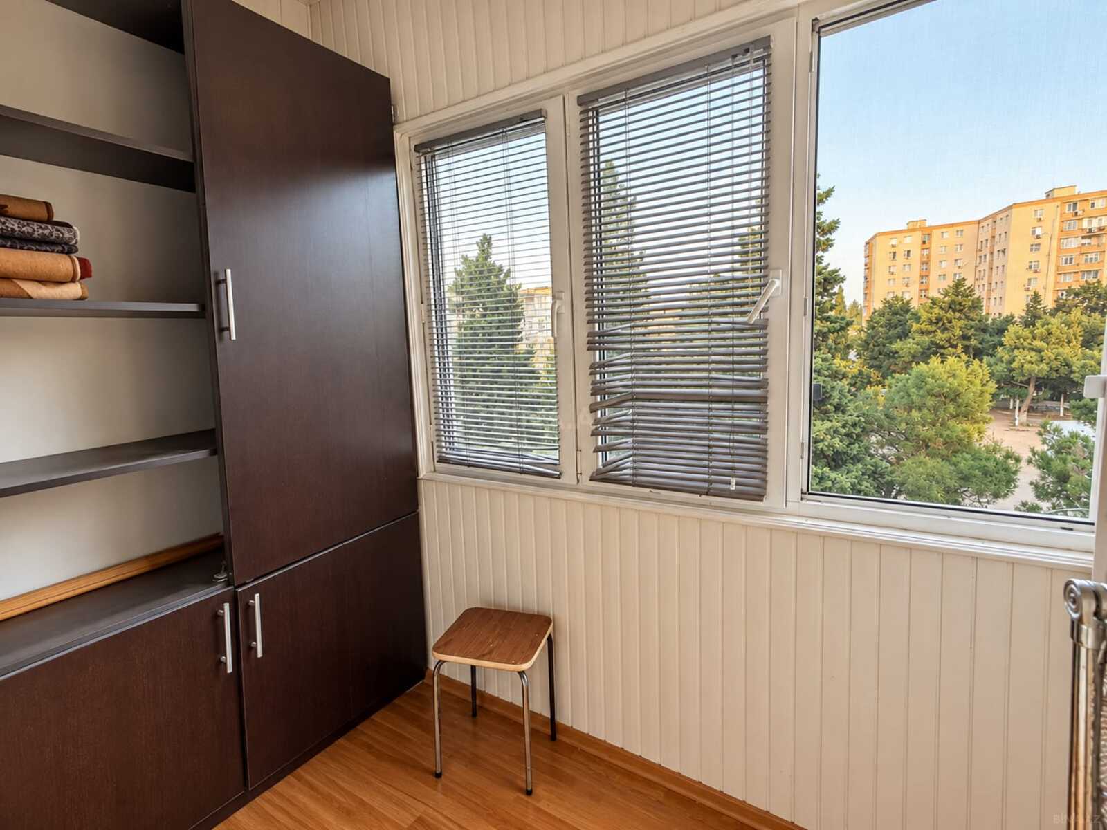 3 otaqlı Köhnə tikili, Neftçilər m., Bakı