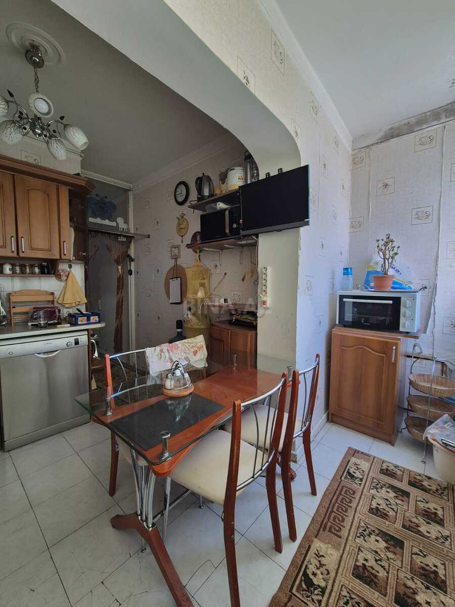 2 otaqlı Köhnə tikili, İnşaatçılar m., Bakı