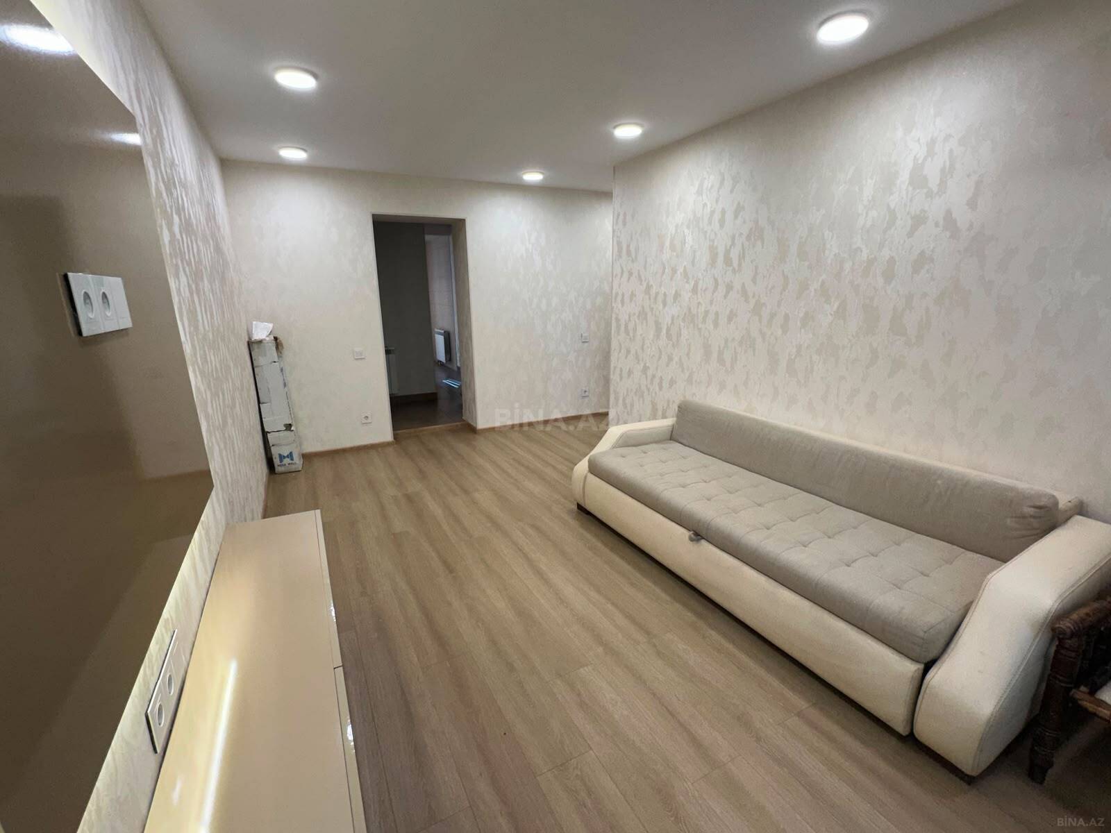 3 otaqlı Köhnə tikili, Nizami m., Bakı