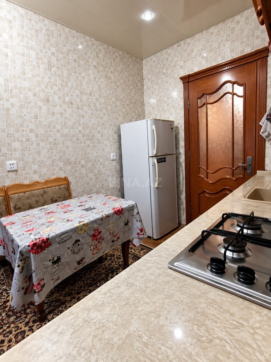 4 otaqlı Köhnə tikili, Azadlıq Prospekti m., Bakı