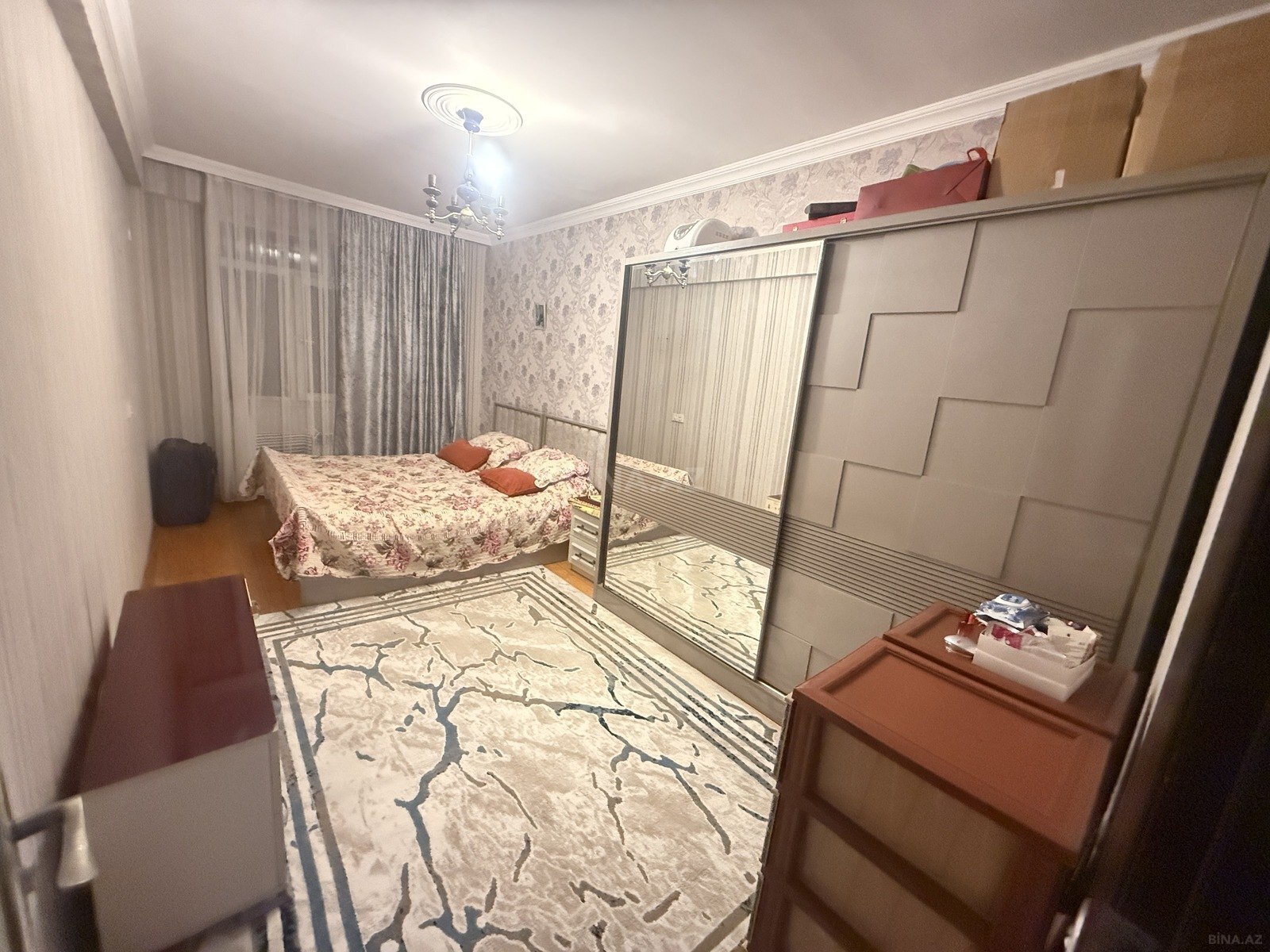 3 otaqlı Yeni tikili, Xırdalan
