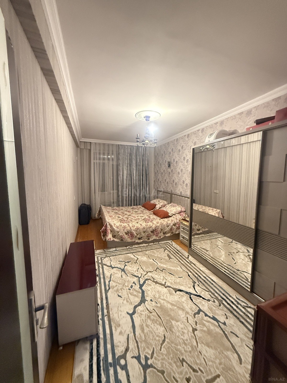 3 otaqlı Yeni tikili, Xırdalan
