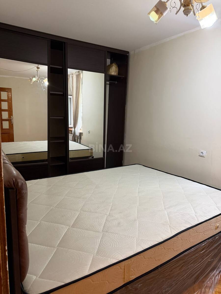 3 otaqlı Köhnə tikili, Elmlər Akademiyası m., Bakı