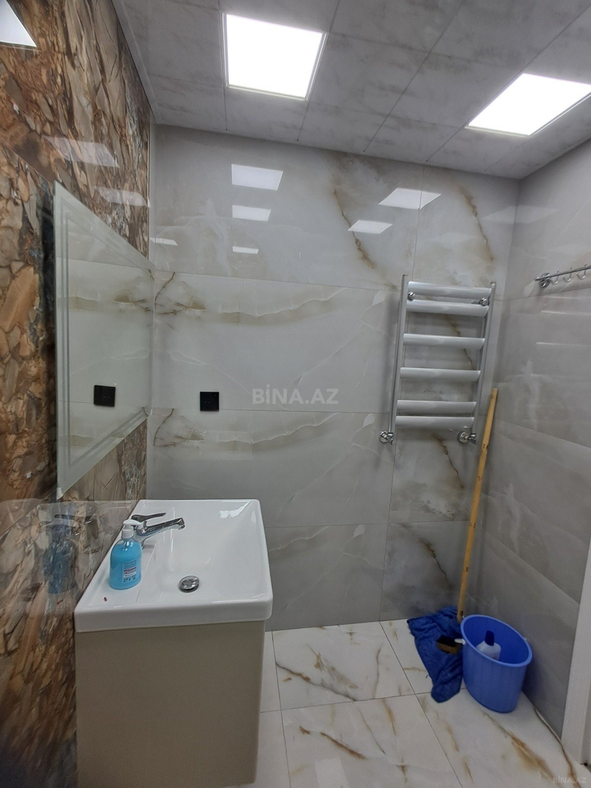 3 otaqlı Köhnə tikili, İnşaatçılar m., Bakı