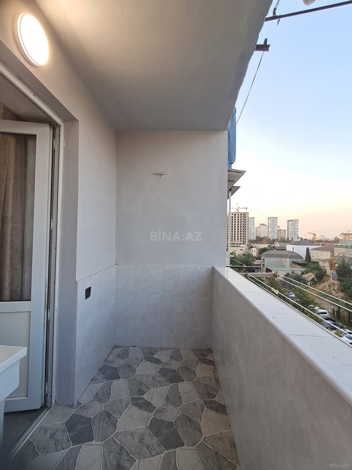 3 otaqlı Köhnə tikili, İnşaatçılar m., Bakı