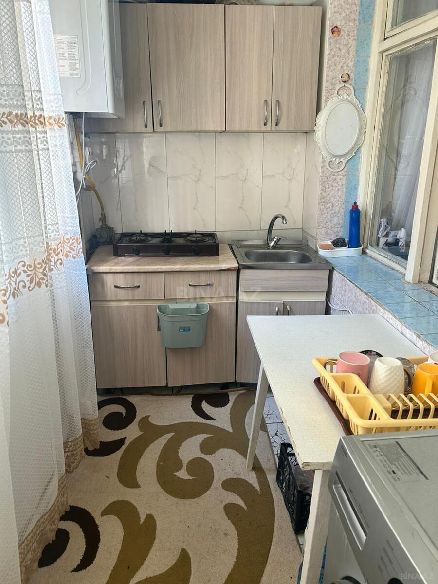 2 otaqlı Köhnə tikili, Elmlər Akademiyası m., Bakı