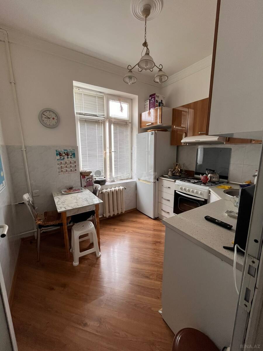2 otaqlı Köhnə tikili, Elmlər Akademiyası m., Bakı