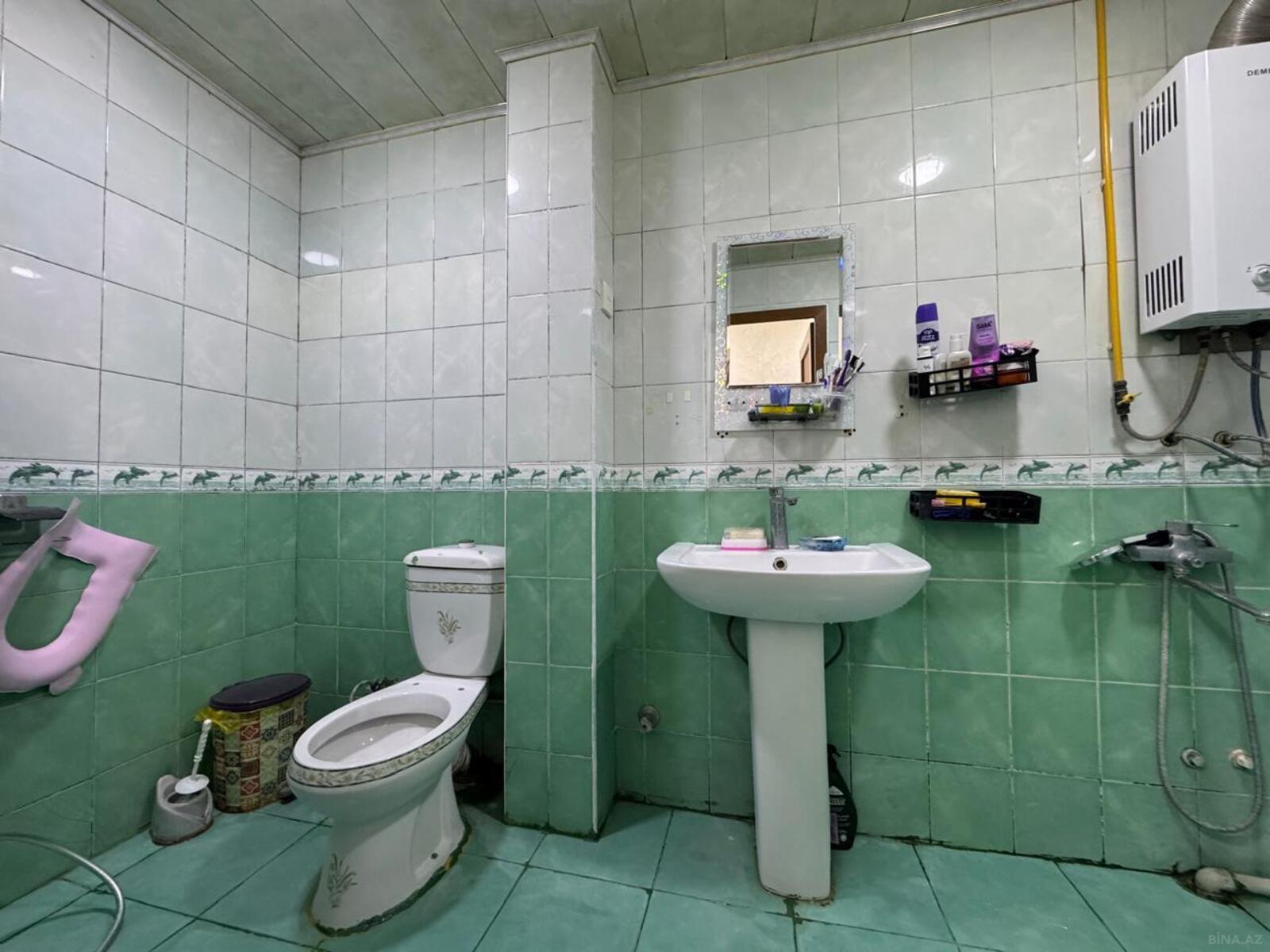 4 otaqlı Köhnə tikili, Neftçilər m., Bakı