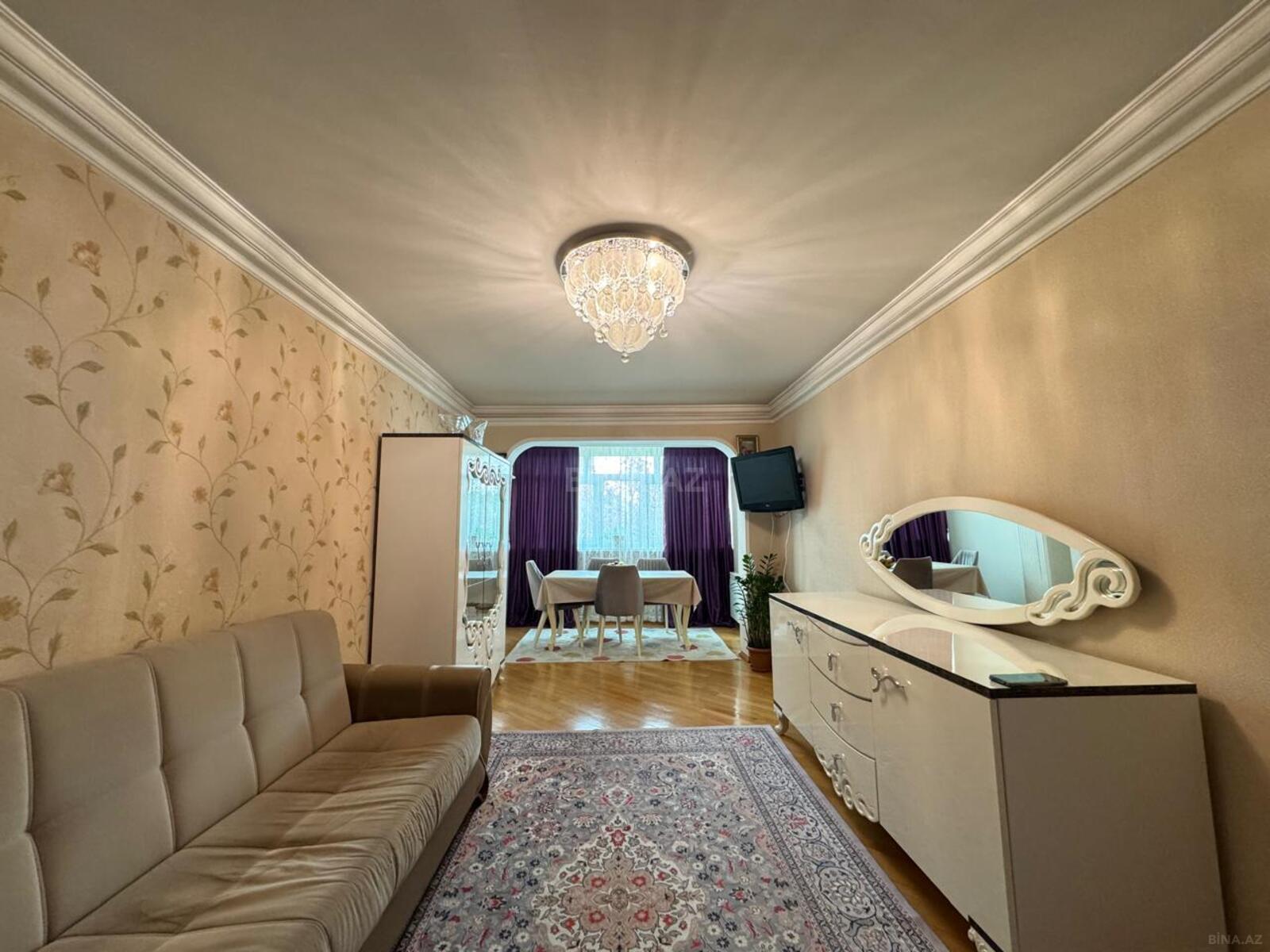 4 otaqlı Köhnə tikili, Neftçilər m., Bakı